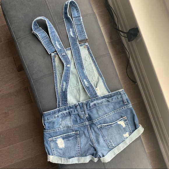 Adorable denim short overalls - Picture 2 of 5